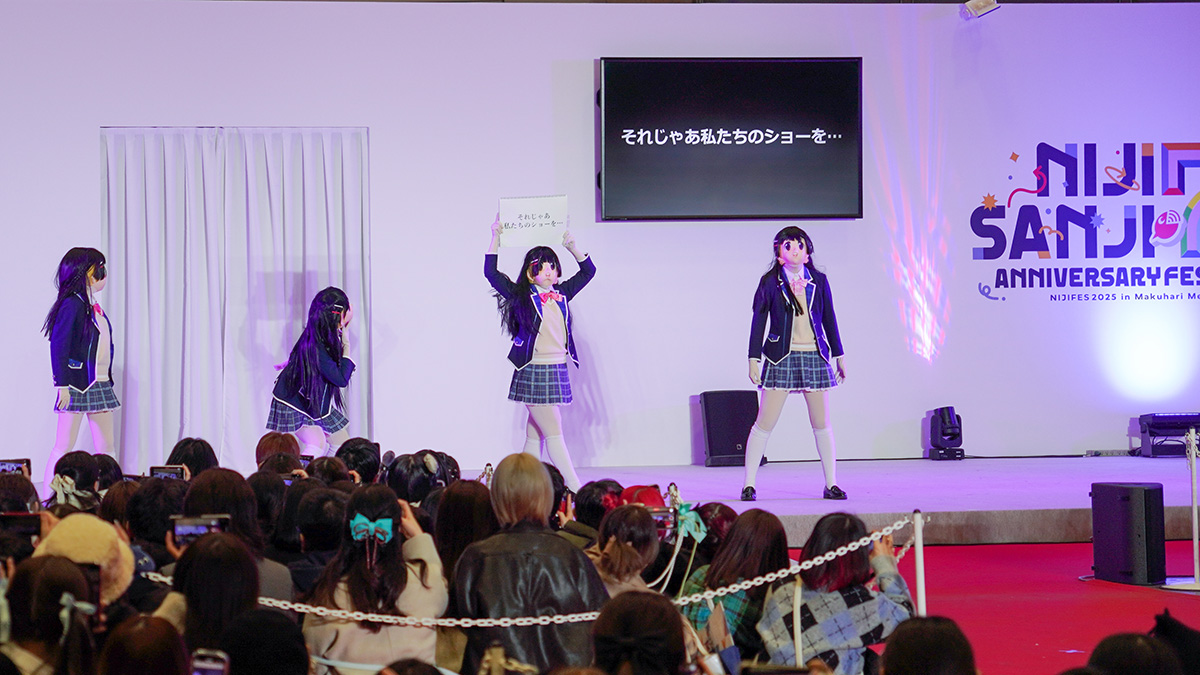 Nijisanji Fes 2025 merchandise and atmosphere